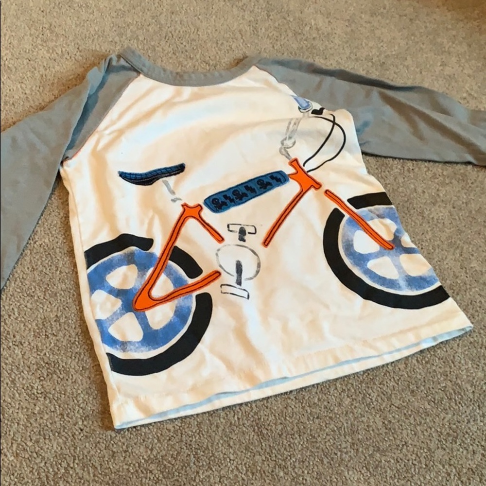 Boys GAP tshirt SIZE 5